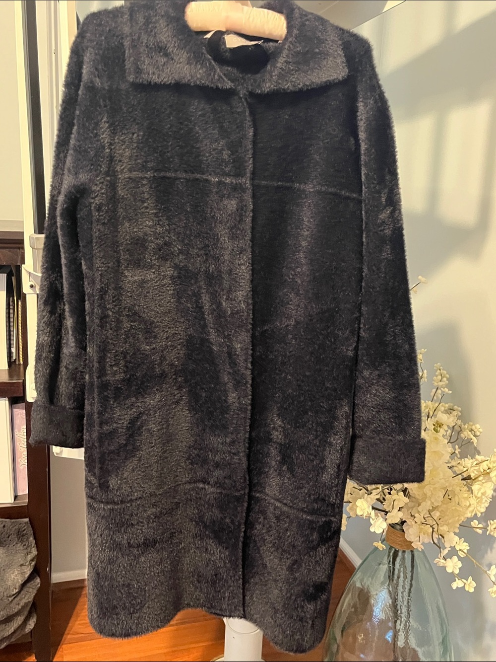 Cyrus Black flat Faux-Fur Women’s Coat oversized medium, fits like a large or XL